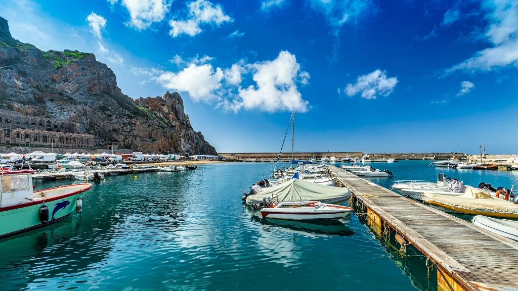 Porto per pesca a spinning da riva in Italia Porto per pesca a spinning da riva in Italia