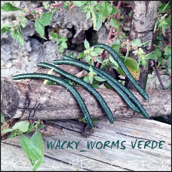 wacky-worm-verde-high.webp