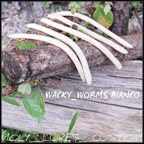 wacky-worm-bianco-high.webp